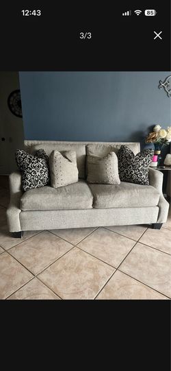 Living room set 3 pieces (couches)