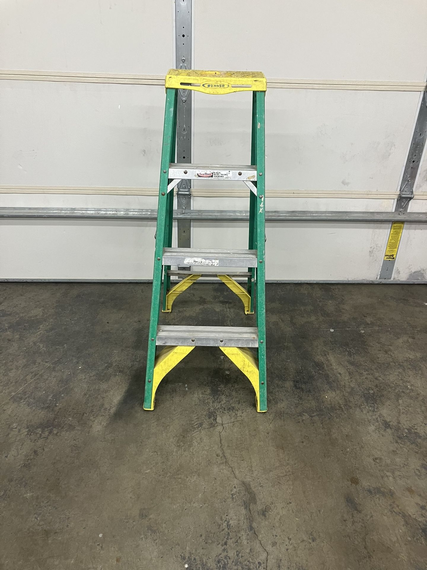 Werner 4’ Fiberglass Stepladder