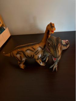 Set of 2 dinosaurs