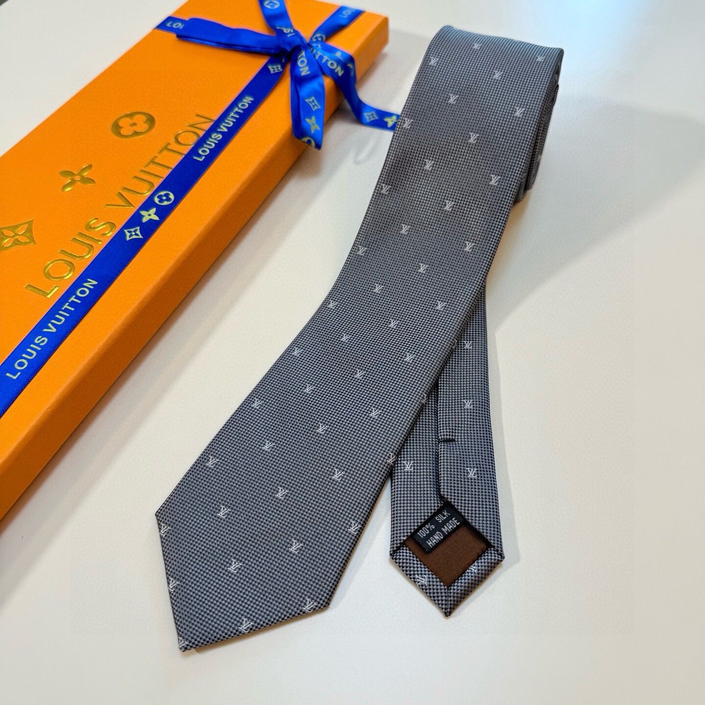 Tie New Ties  Louis Vuitton 
