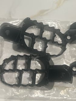 Black Aluminum Foot Pegs for TW200 for pw50 for Dirt Bike Black Black aluminum alloy, fits TW200 for pw50, anti-slip texture, includes screws and spri