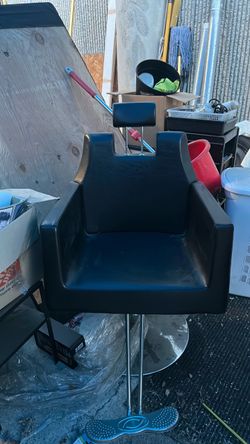 Salon chair