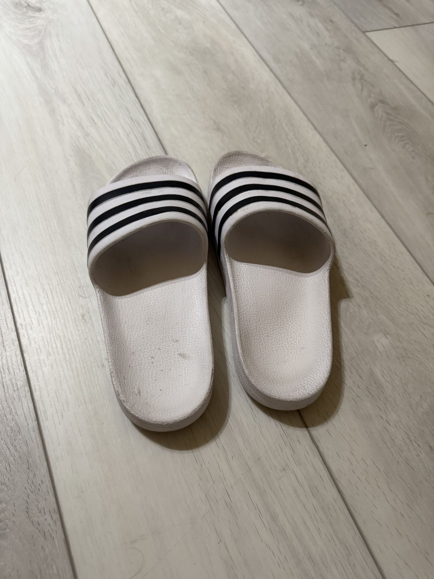 Adidas Adilette Sandals Slides Slip-On Unisex Adults Black White 6 Men’s Size 7 Women’s