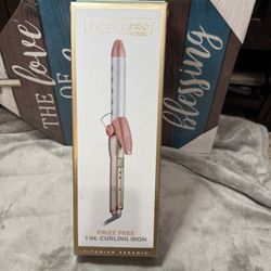 Brand new never used Infinitipro by Conair  Frizz free  1in. Curling iron