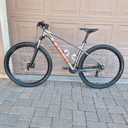 TREK MARLIN 4 MOUNTAIN BIKE 29 ER LIKE NEW ( CHECK MY OTHER BIKES)