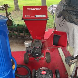 Wood And Leaf Chipper Works Great