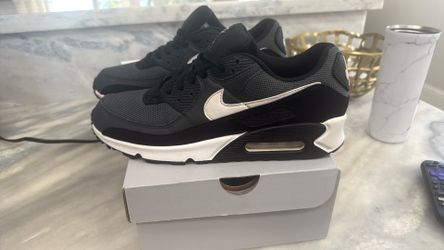 Men Nike Air Max size 9.5 shoes black, grey and white