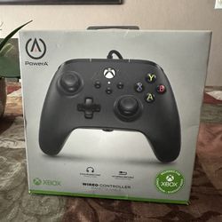 CONTROLLER FOR XBOX ONE WITH CORD LIKE NEW CONDITION  