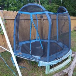 Used Sportspower 7' Netted Trampoline
