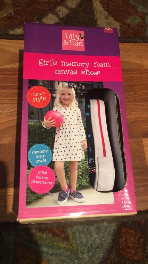 Girls Memory Foam Canvas Shoes Brand New in Box Size 5-6