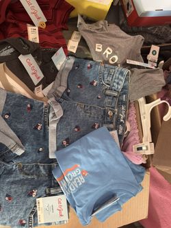 Toddler/youth clothing message me what size boy or girl