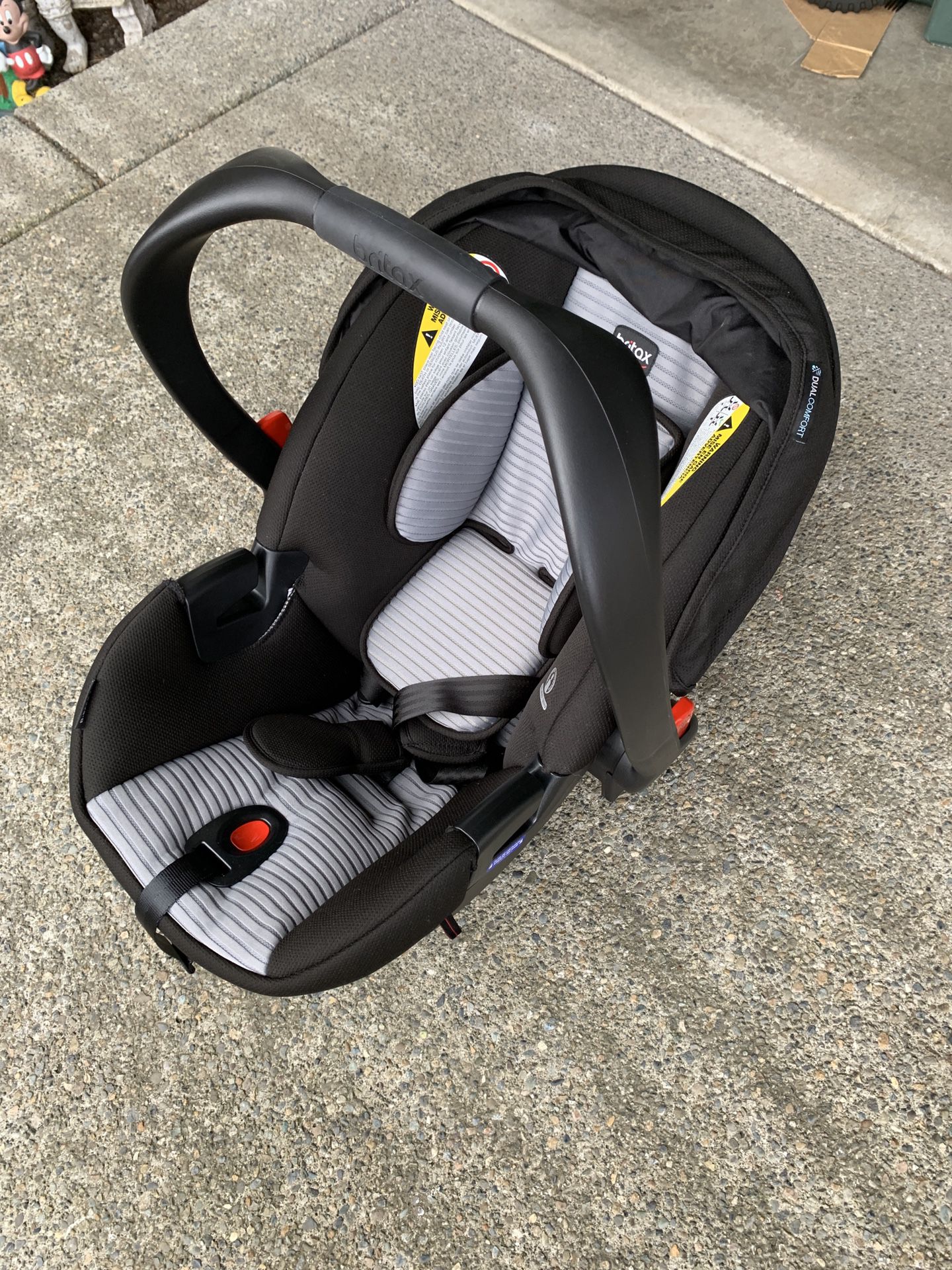 Britax infant car seat $20*clean and great condition* sold the other car so we dont need anymore