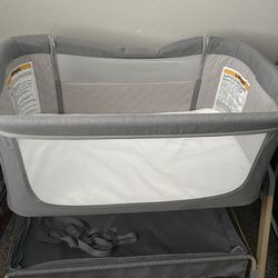 Very clean rocking baby bassinet Jimgloo brand