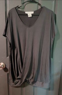 Monroe and Main 2x shirt Twist Knot Hem Black