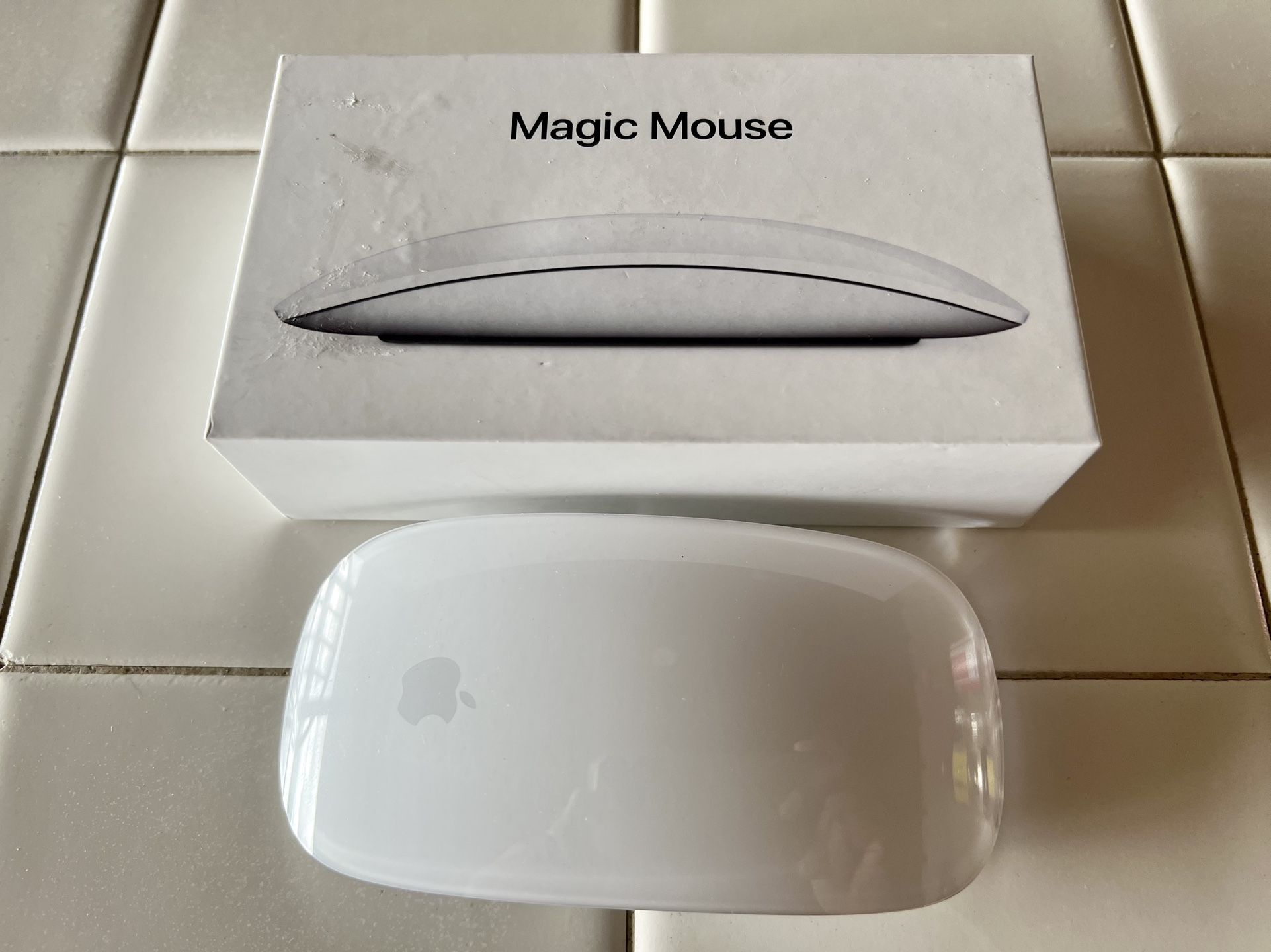 Apple Magic Mouse - White - Model A1657 - MK2E3AM/A