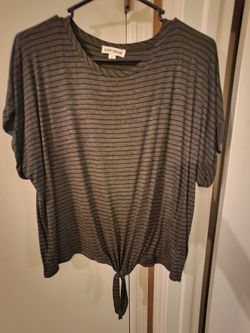 Lily Star Gray & Black Striped Tie-Front Top Size L