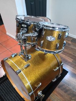 Pearl Drum Kit