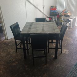 Dining Table/chairs