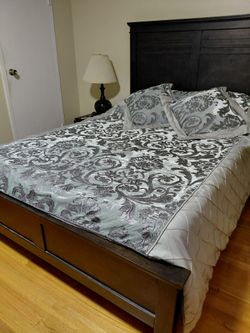Bed queen size