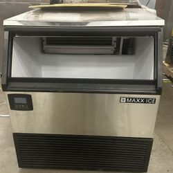 Ice Maker 250 Pounds Maxxcold 