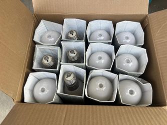 cases GE Lightning high intensity discharge lámps asking $5 Each  2 cajas de focos grandes comerciales at $5 cada 1