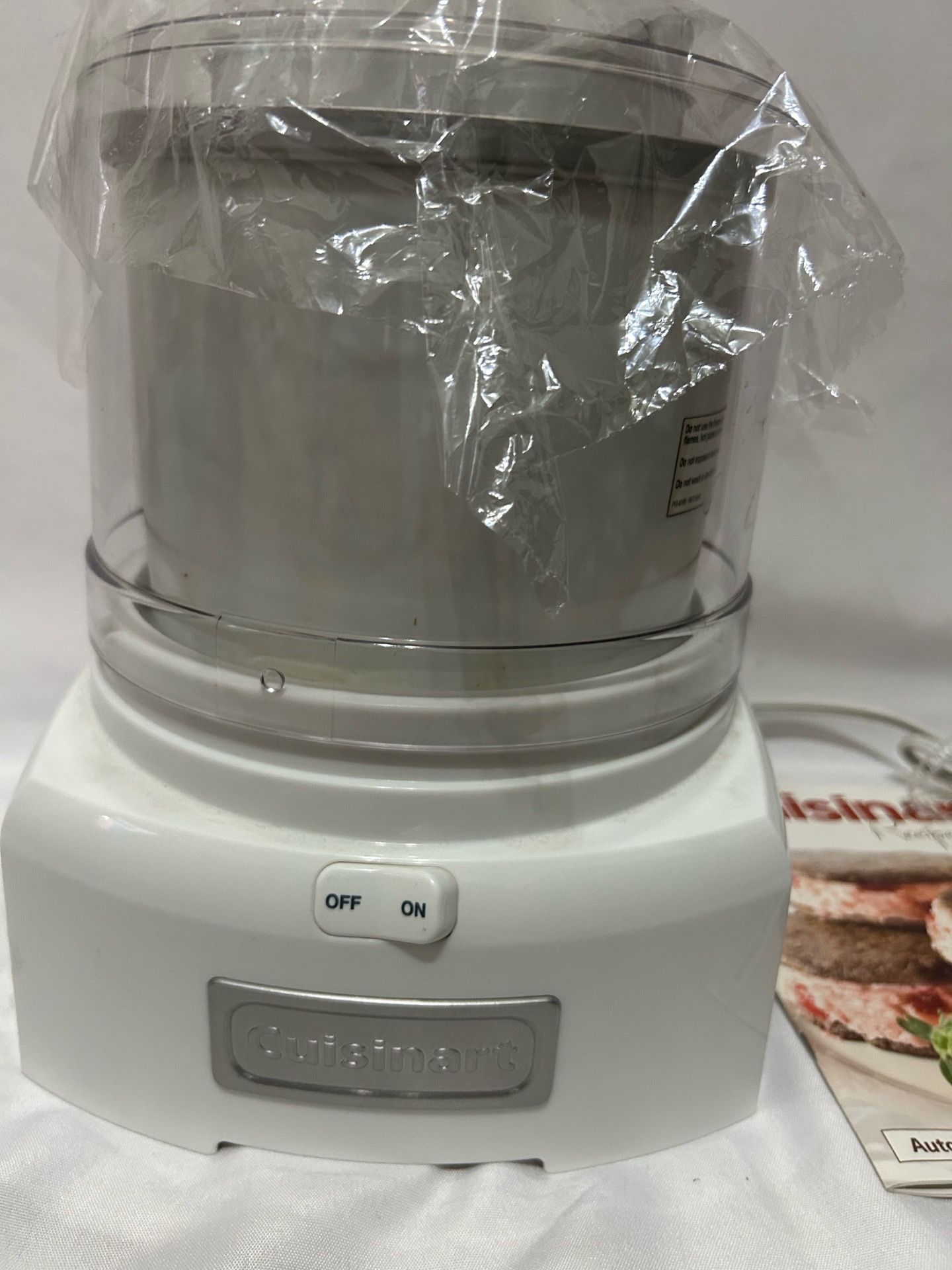 white Cuisinart ICE-21 1.5 quart frozen yogurt,ice cream, and sorbet maker