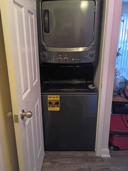 GE Unitized spacemaker laundry center
