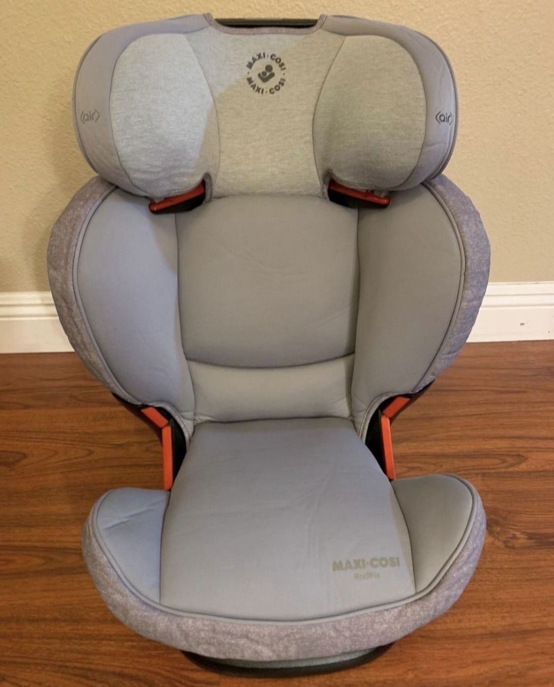 MAXI -COSI CAR SEAT - BOOSTER 