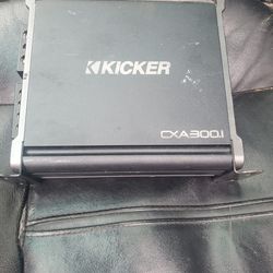 GOOD WORKING CONDITION KICKER AMPLIFIER CLASS D MONO BLOCK 300.1 
I HAD IT WITH A SQUARE KICKER 
HITS HARD! 
$120 OBO
