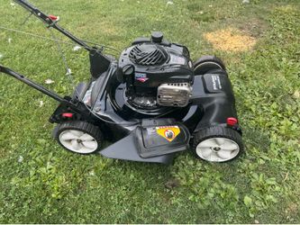 Murray Self Propelled Mower 140cc Engine w/21” Cutting Width. Works Good