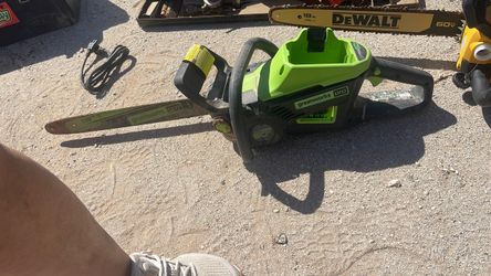 Chainsaws DeWalt battery 18 inch chainsaw 18 inch green work