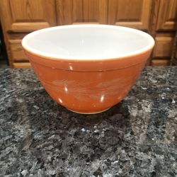 Vintage Pyrex  #401 Autumn Harvest Orange Wheat theme mixing bowl.  Size 5 3/4 inches wide and 3 1/2 inches tall.  Capacity 750ml.  Preowned very good