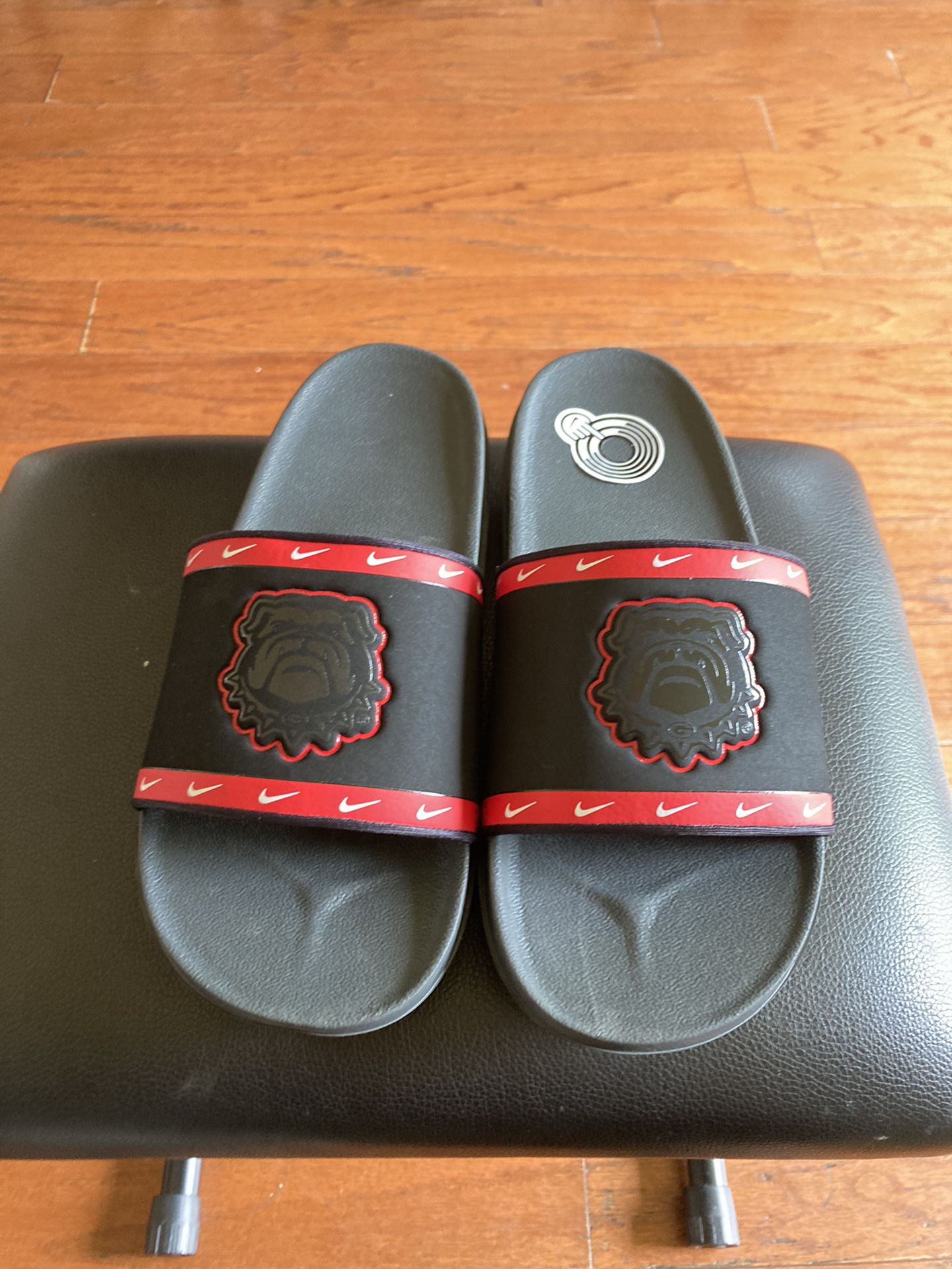 New Mens Nike Georgia Bulldogs Slides Size 8 for Sale in Peachtree ...