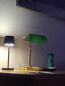 Desk lamp