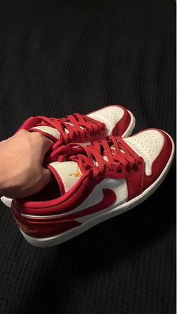 Nike dunks red-white