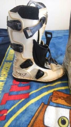 Boys size 2 bike boots