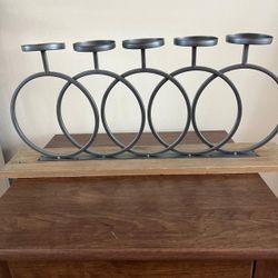 Wood & Metal Candle Holder – Interlocking 5-Ring Design