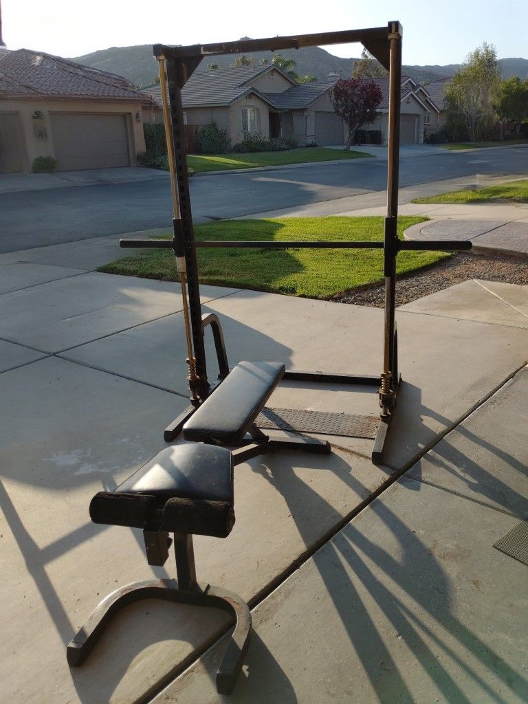 Smith Machine With Adjustable Bench