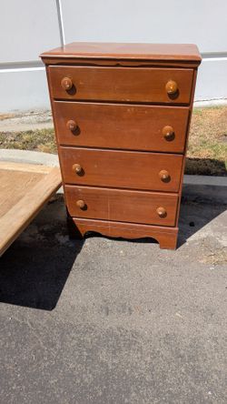 Free. Small dresser four drawer. Must pick up now. Only message me if you can pick up immediately. Not holding this item. Located in the city of Orang