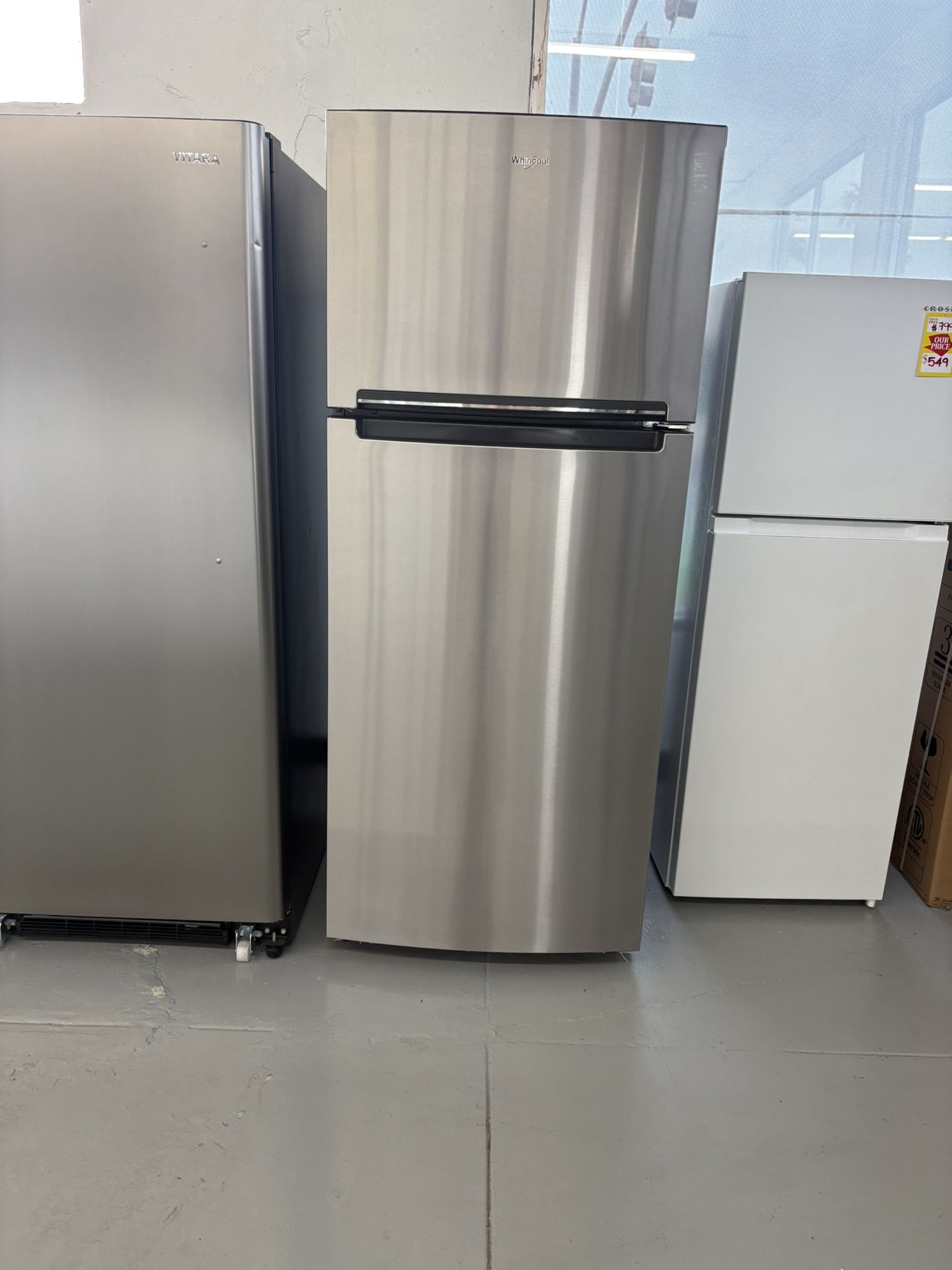 Whirlpool 28” 18 cu. ft. Top Freezer Refrigerator in Fingerprint Resistant Metallic Steel