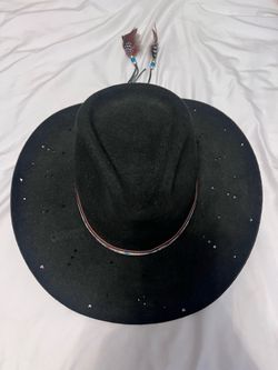 Lainey Wilson cowboy hat