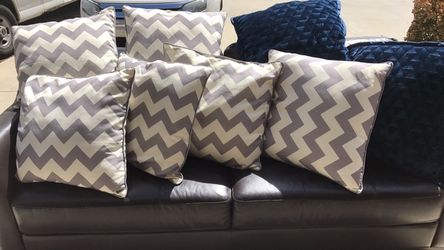 Large pillows 6 grey & white & 2 velvet Navy color pillows