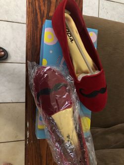 Brand new never used burgundy flats size 7 1/2