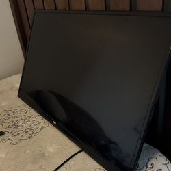 SELLING 32” TV