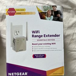 Netgear AC750 Wifi Range Extender With Box
