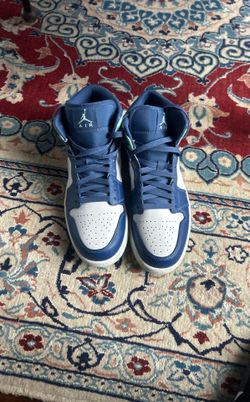 Jordan 1 Mid. Mystic Navy.