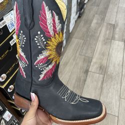 women’s western boots