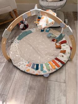 4 moms and montessori play gym