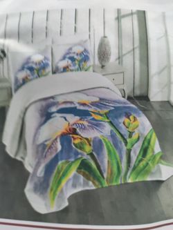 Queen size 3 piece bedspread set