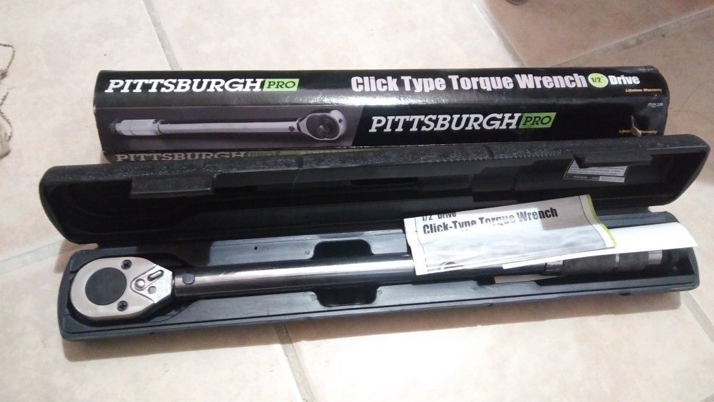 Pittsburgh Pro 1/2" click type torque wrench 20-150 ft. lb.